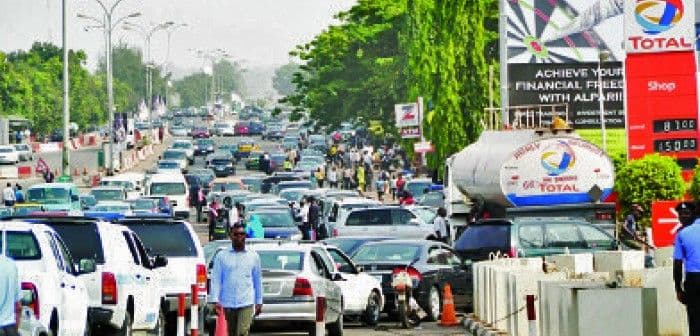 Fuel queues re-emerge in Lagos despite Dangote, PENGASSAN dispute settlement