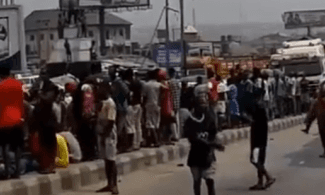 Anambra: Protesters block Onitsha head bridge over market closure
