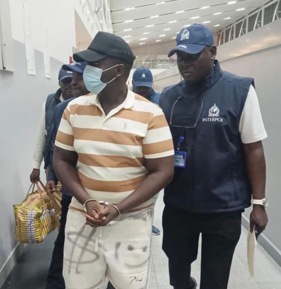 Photo: Police extradite murder, drug suspect to UK