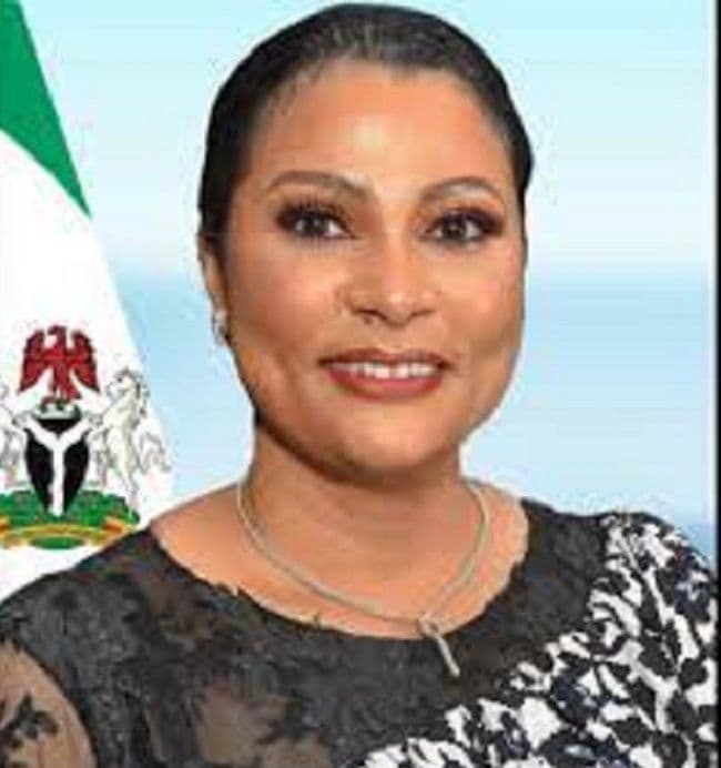 FCT: Gunshot as protesting contractors block minister from accessing finance ministry