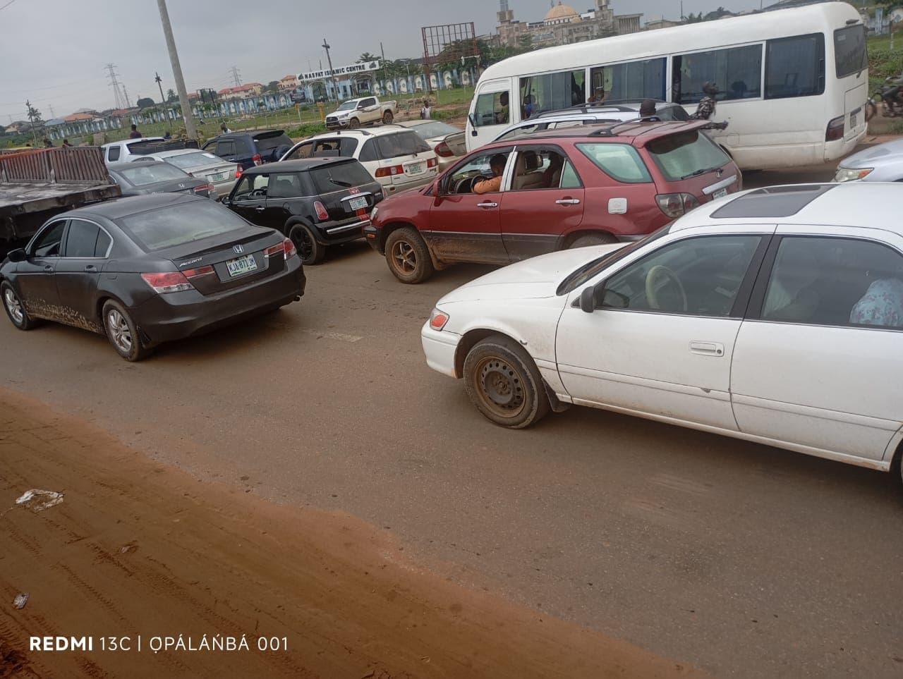 Another gridlock leaves commuters stranded on Lagos–Ibadan Expressway