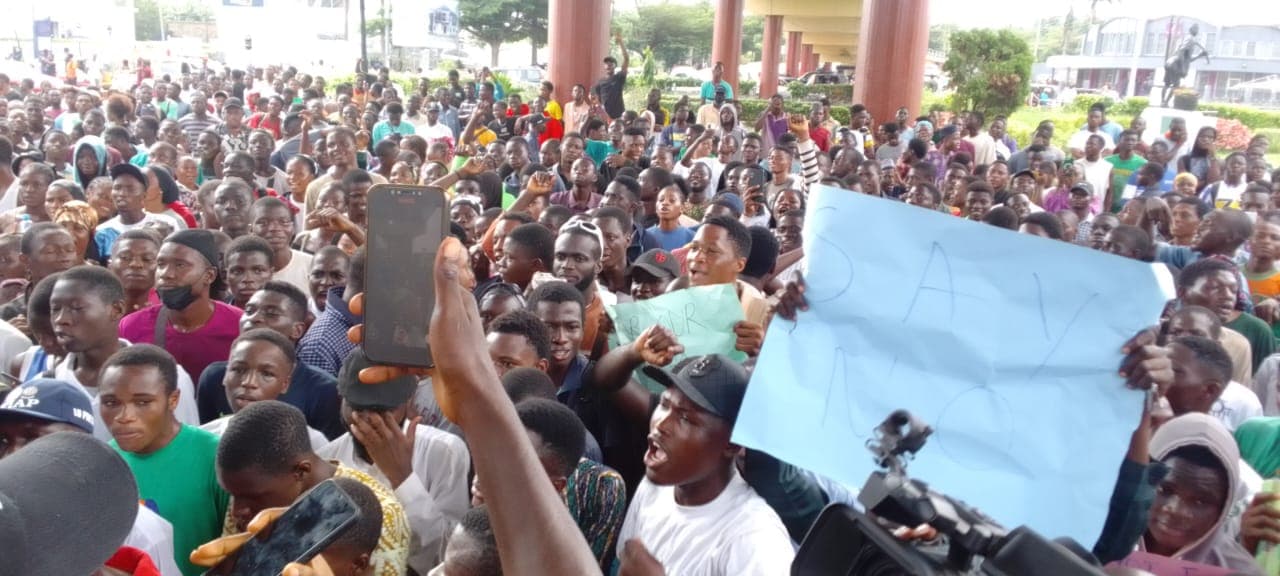 Oyo: Students protest against renaming of Poly Ibadan